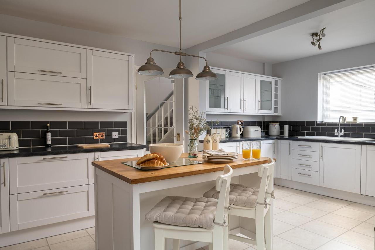 Lovely 3 Bedroom Home In Rhos On Sea Exterior foto